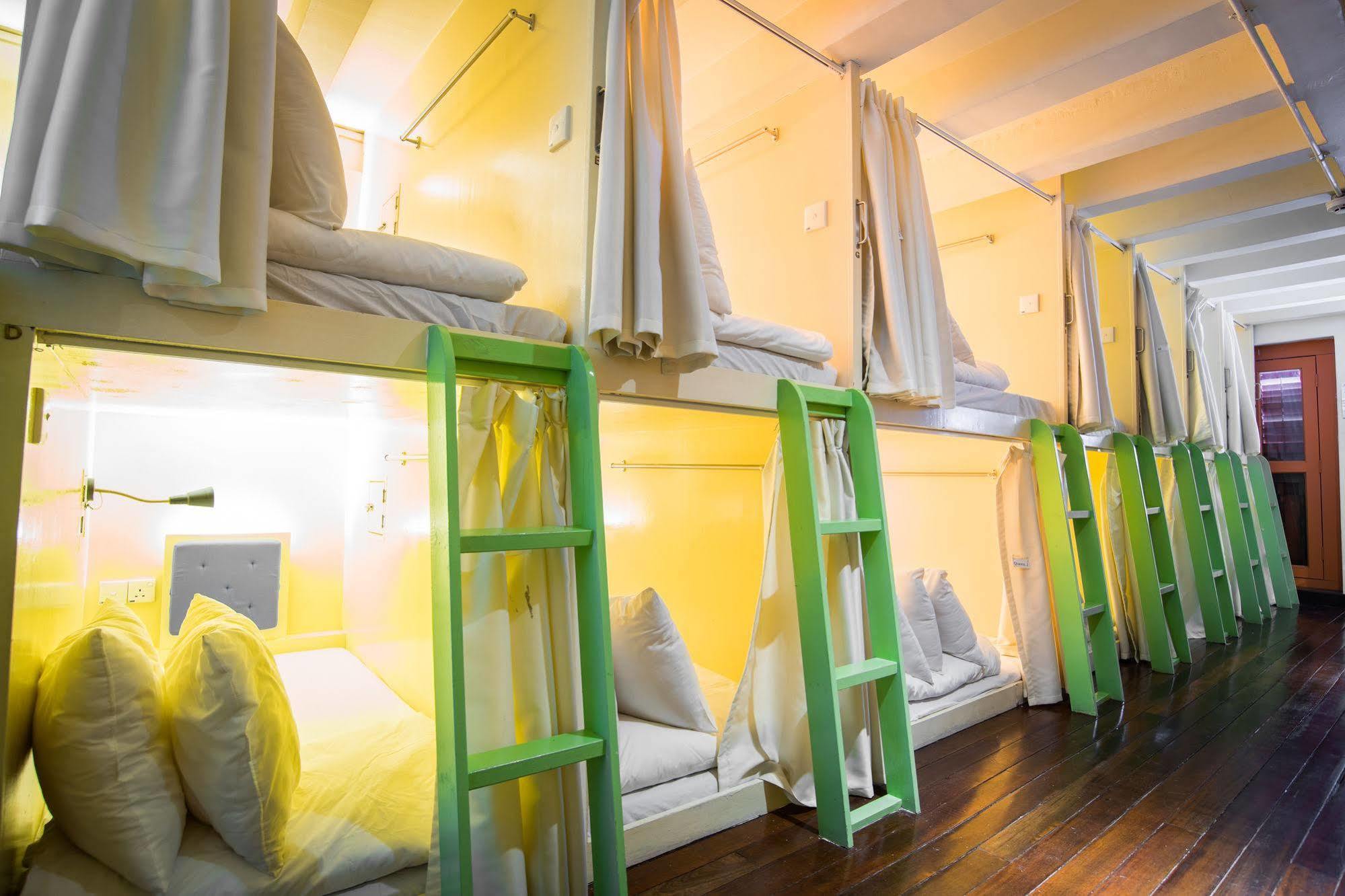 Hotel kapsul Draper Startup House For Entrepreneurs Singapura