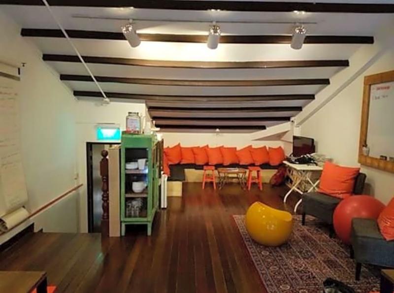 Hotel kapsul Draper Startup House For Entrepreneurs Singapura
